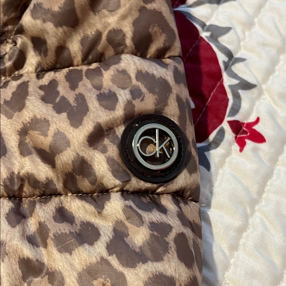 Calvin Klein Leopard Print Puffer Jacket - Picture 11 of 12